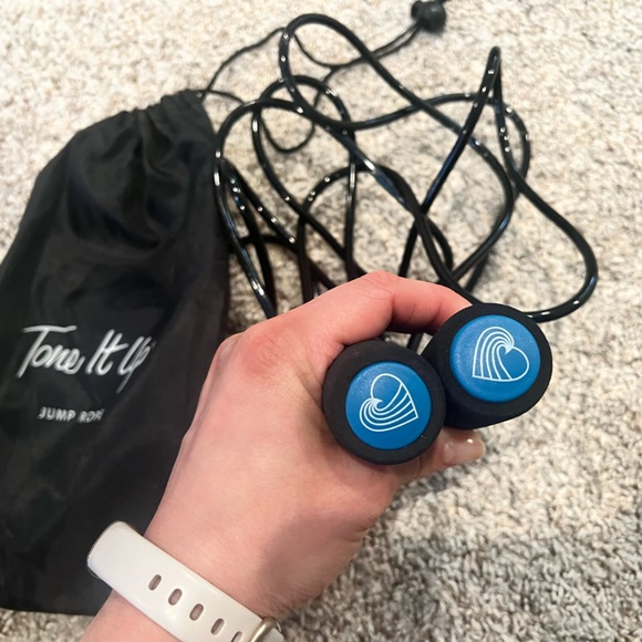 Tone it up jump rope - Picture 2 of 2